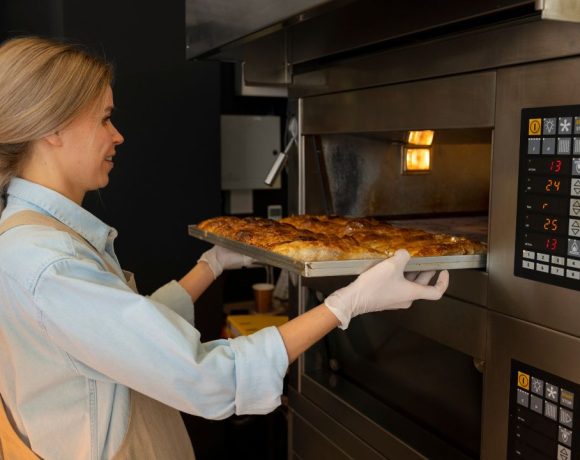 5 Rekomendasi Oven Besar untuk Usaha Terbaik 2024, Harga mulai Rp100 Ribuan!
