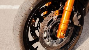 6 Ciri Ciri Kampas Rem Motor Habis yang Mudah Dikenali