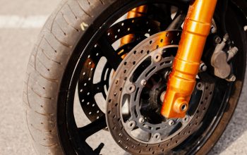 6 Ciri Ciri Kampas Rem Motor Habis yang Mudah Dikenali