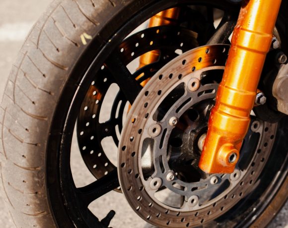 6 Ciri Ciri Kampas Rem Motor Habis yang Mudah Dikenali