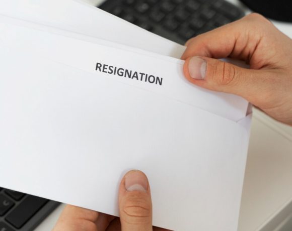 5 Contoh Surat Resign Bahasa Inggris dan Artinya​ yang Profesional