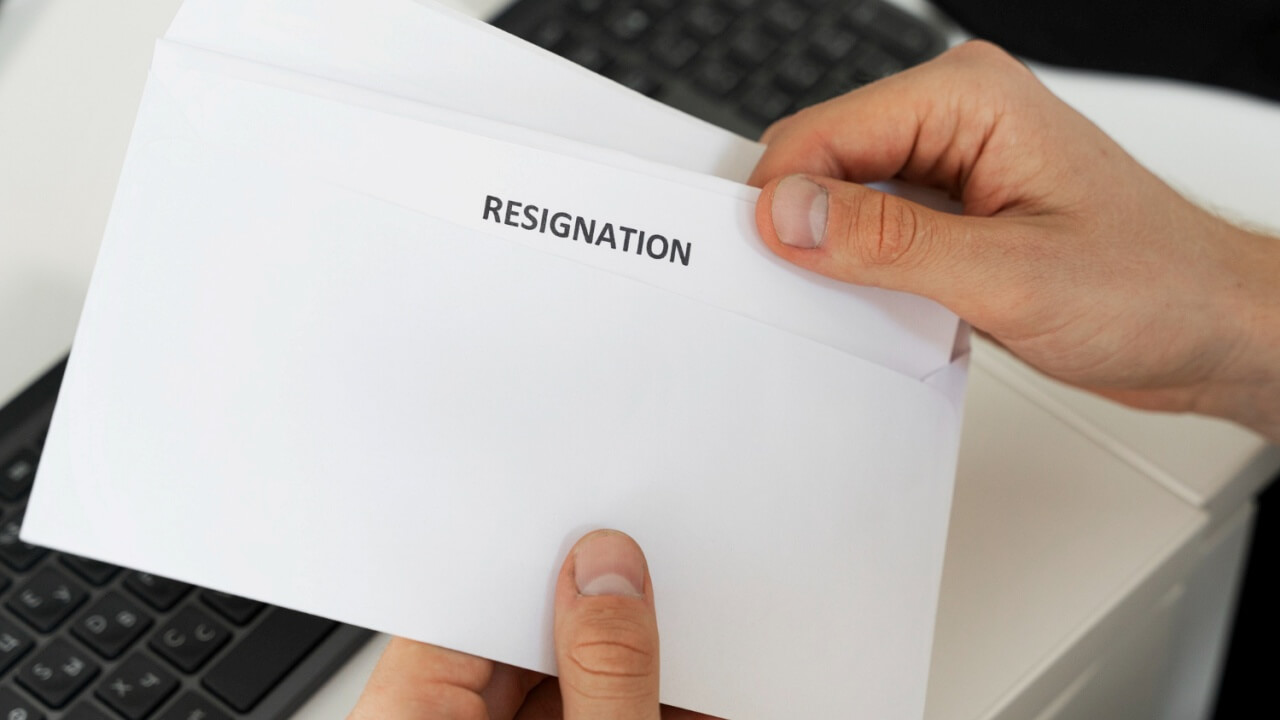 5 Contoh Surat Resign Bahasa Inggris dan Artinya​ yang Profesional