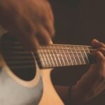 15 Rekomendasi Lagu untuk Diri Sendiri yang Mewakili Perasaan Sedih dan Bahagia