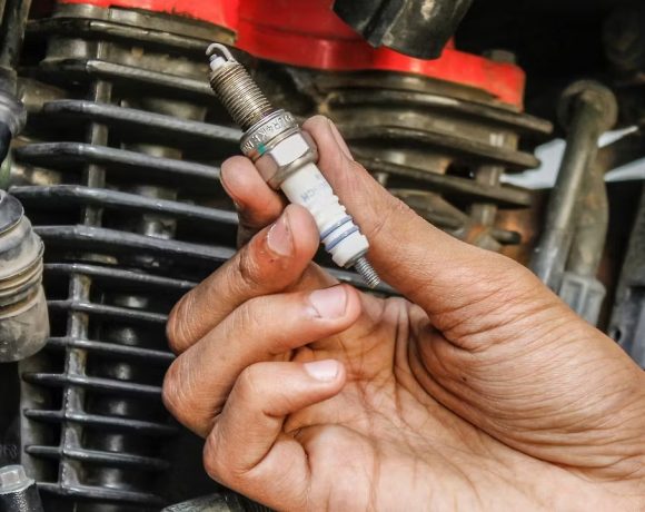 Warna Api Busi yang Bagus dengan Pembakaran Sempurna pada Kendaraan Bermotor