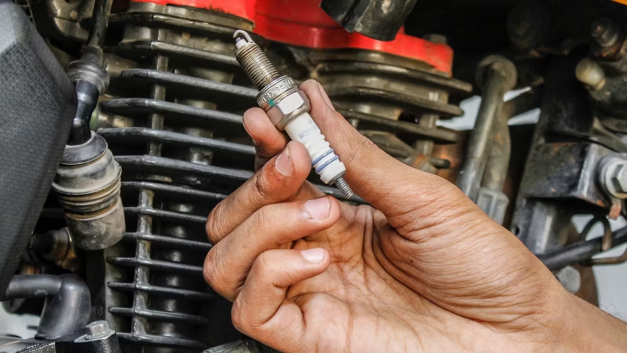 Warna Api Busi yang Bagus dengan Pembakaran Sempurna pada Kendaraan Bermotor