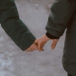 7 Daftar Lirik Lagu Romantis buat Pacar LDR yang Bikin Baper