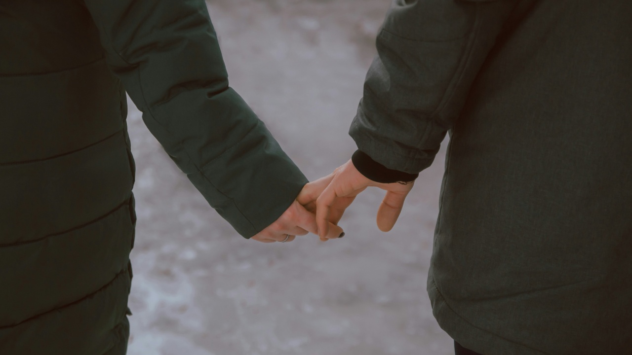 7 Daftar Lirik Lagu Romantis buat Pacar LDR yang Bikin Baper