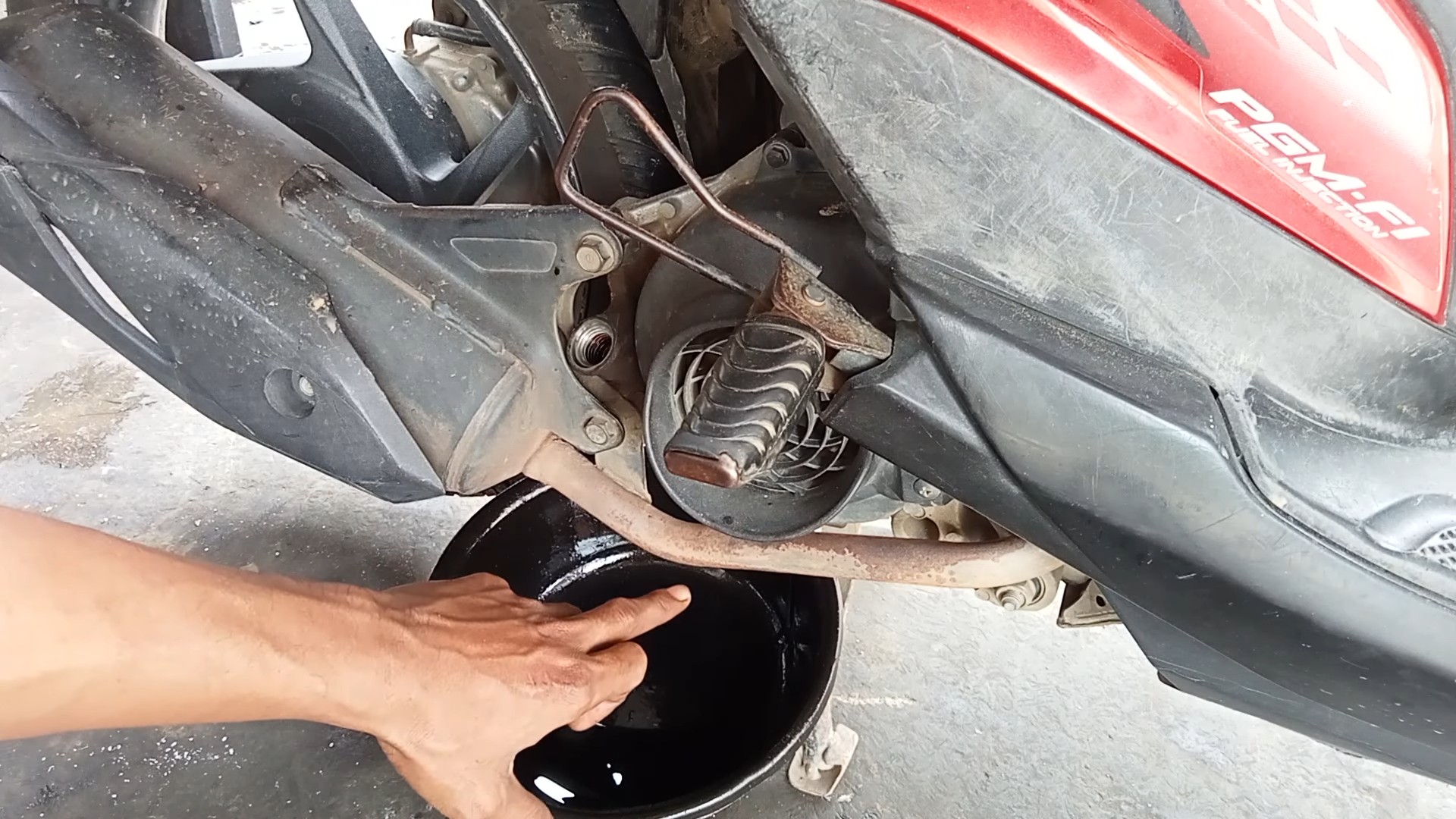 4 Ciri-Ciri Suara Motor Kehabisan Oli, Awas Turun Mesin!